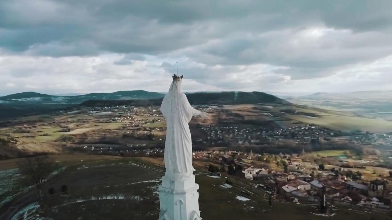 Nid Sous Le Volcan Saint-Sandoux Eksteriør bilde